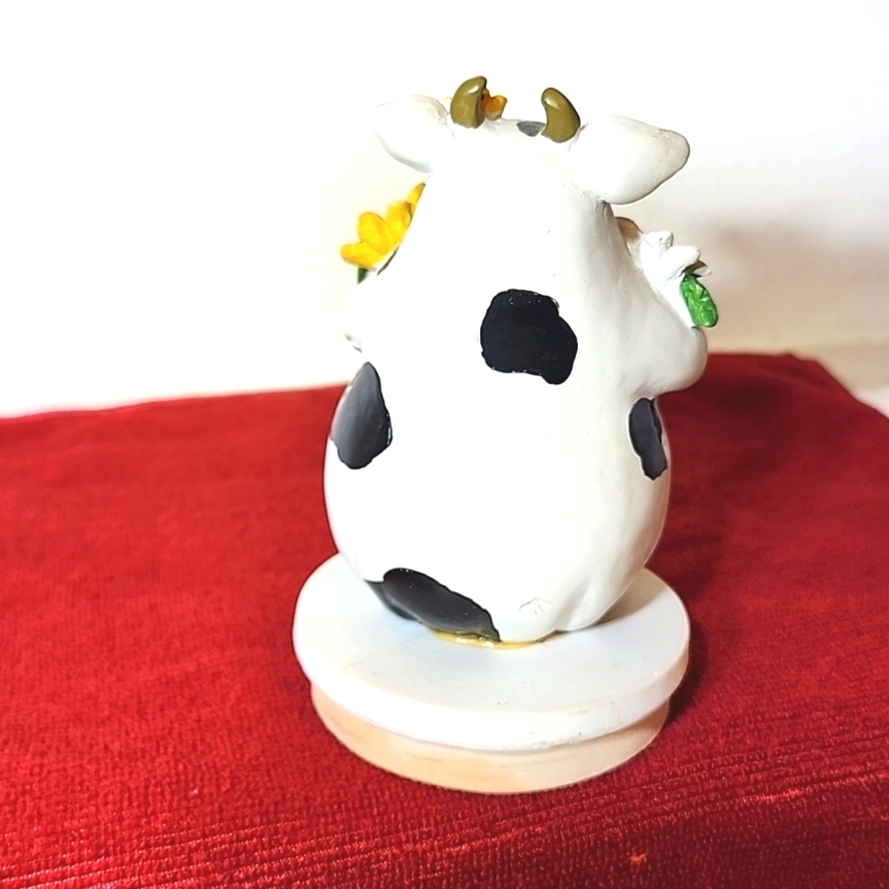 Shelf sitter or Candle Topper. Cow holding beautiful flowers. New no tag - Picture 4 of 8